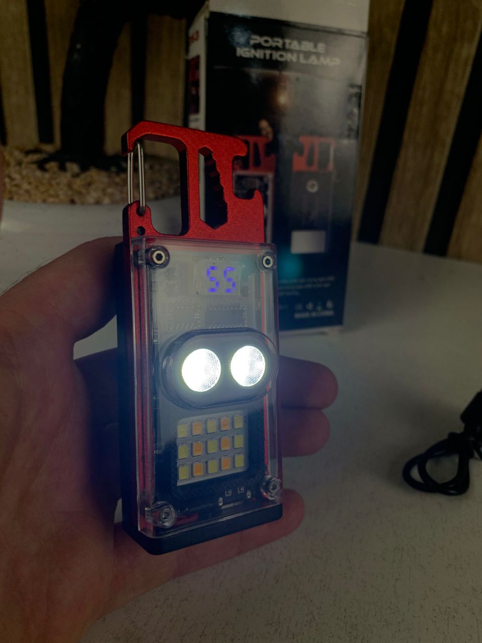 Lampe de poche COB 1000 lumens multifonction avec 6 modes d’éclairage – مصباح متعدد الوظائف