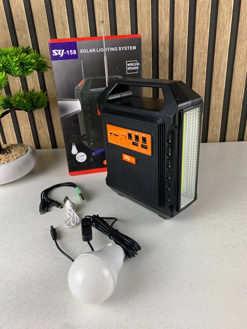 Haut-parleur Bluetooth à énergie solaire avec panneau et lampe – مكبر صوت مع لوحة شحن بالطاقة الشمسية