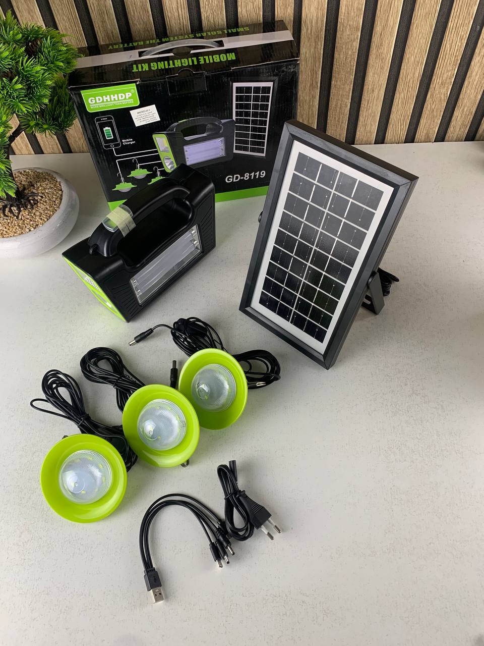 Kit Panneau Solaire portable avec Torche LED Rechargeable et 3 Lampes – طقم مصباح يعمل بالطاقة الشمسية