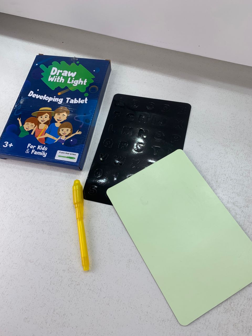 Planche à dessin graffiti lumineux pour enfants avec stylo UV