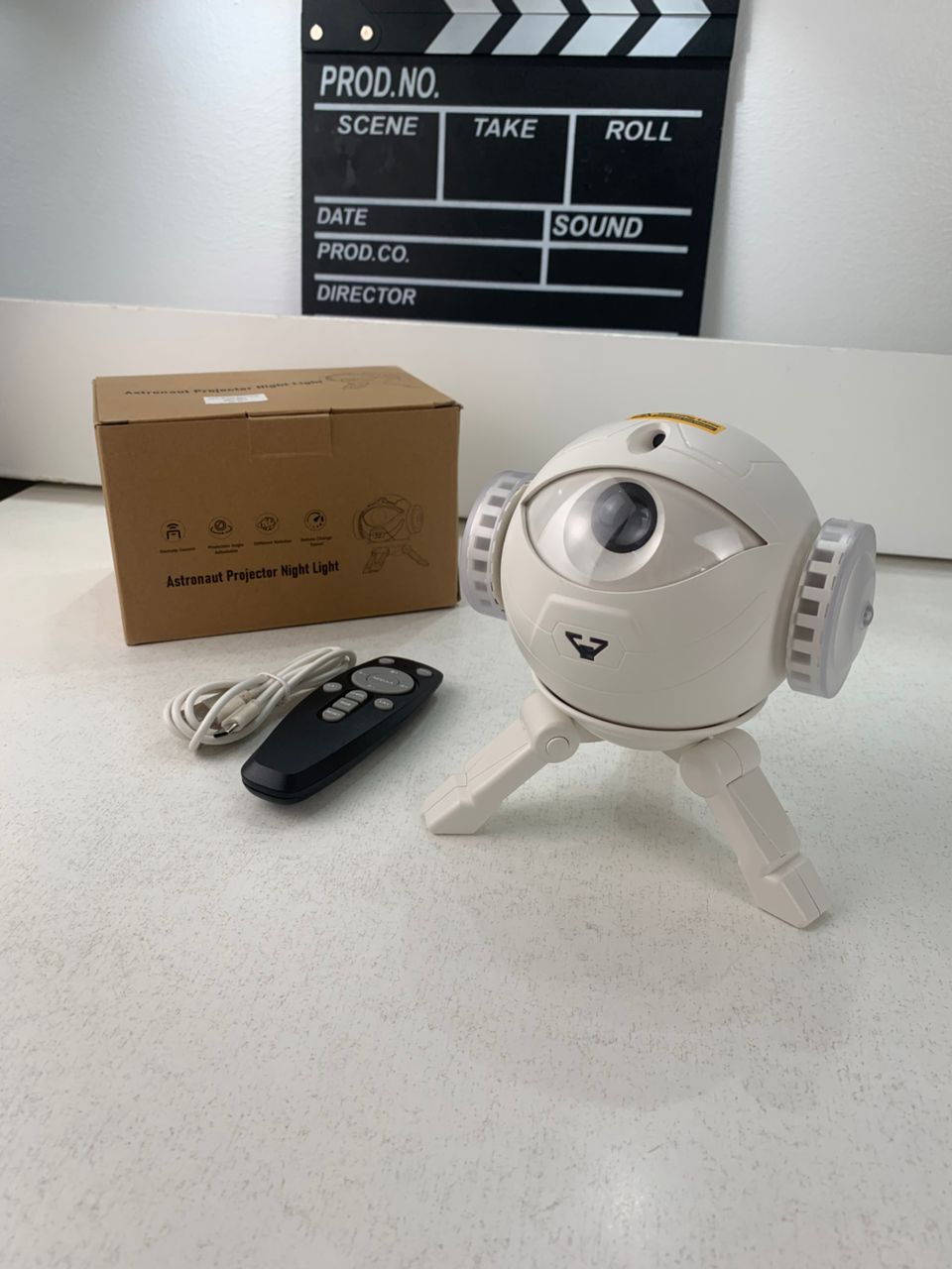 Projecteur Galaxie Astronaute éclairage étoilé réglable à 360° avec télécommande – جهاز عرض نجوم ومكبر صوت