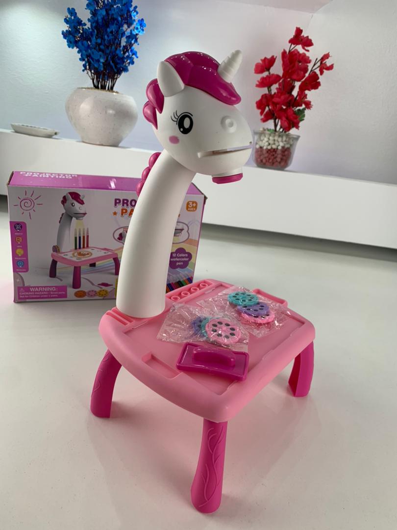 Jouet Projecteur de Dessin Aolieh, Table de Dessin Éducative pour Enfants avec Projecteur LED et Accessoires – لعبة جهاز عرض الرسم للأطفال