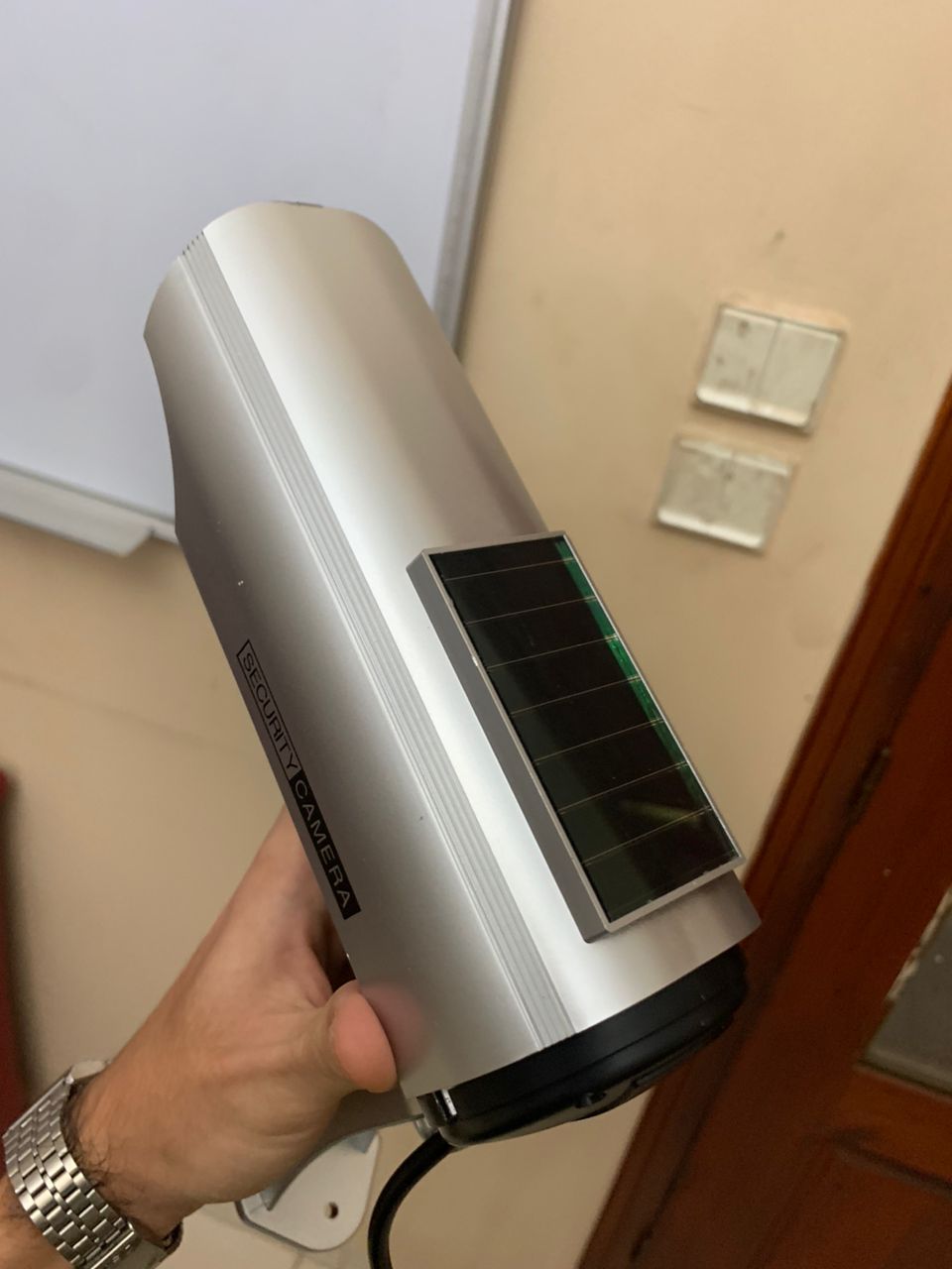 Fausse Caméras de Vidéosurveillance à énergie Solaire avec Clignotant Rouge LED