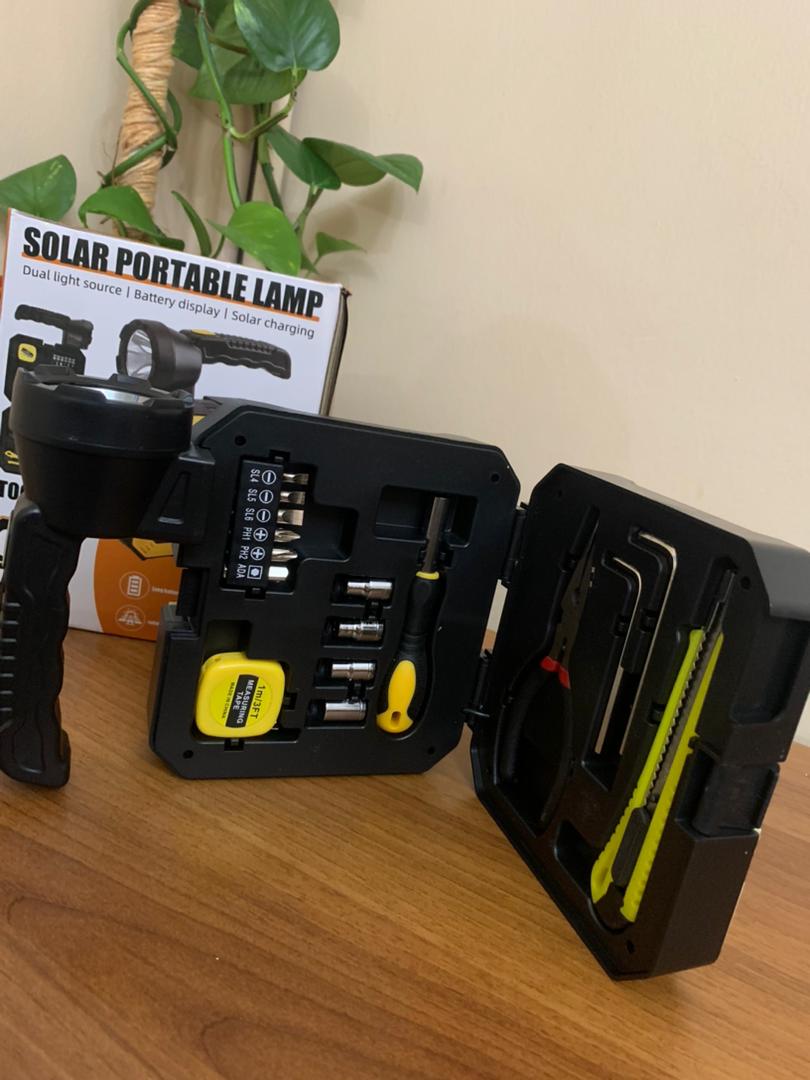 Lampe Solaire Portable Avec Kit de Tournevis et Outils