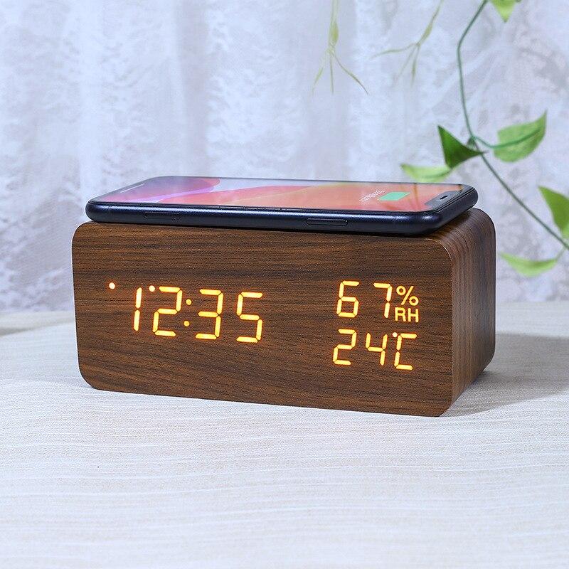 Réveil numérique de bureau en bois avec socle de charge sans fil Qi