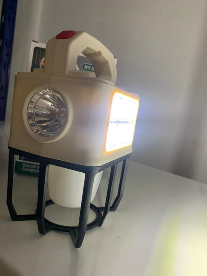 Lampe de camping à énergie solaire à 3 modes – مصباح يدوي للتخييم ب 3 أوضاع يعمل بالطاقة الشمسية