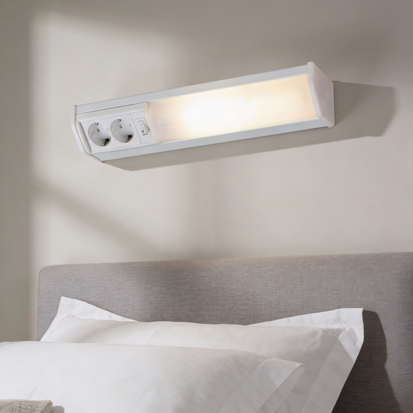 Applique murale linéaire 10W 50cm avec 2 prises - مصباح جداري خطي مزود بمقبسين
