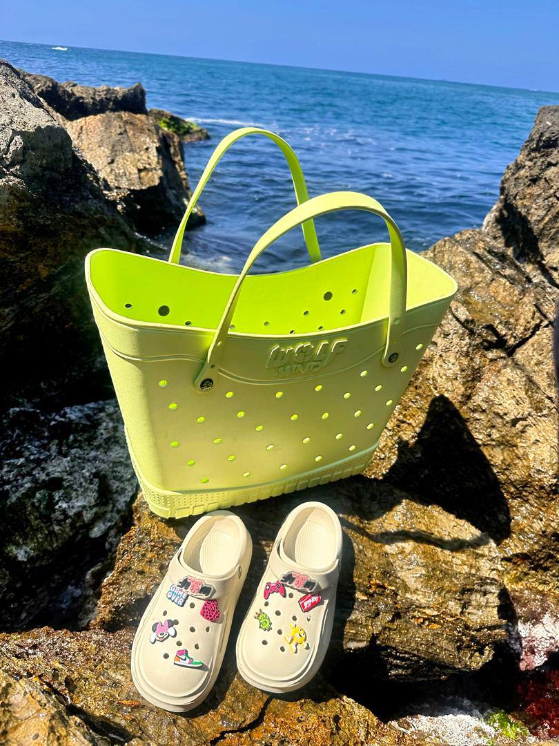 Sac de Plage Eva et Silicone Garni de Trous Grand Cabas Imperméable Tendance pour Été - حقيبة الشاطئ السيليكونية العصرية المقاومة للماء