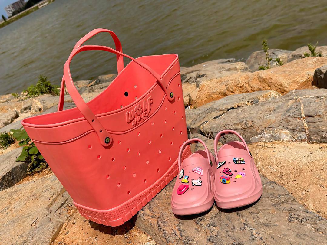 Sac de Plage Eva et Silicone Garni de Trous Grand Cabas Imperméable Tendance pour Été - حقيبة الشاطئ السيليكونية العصرية المقاومة للماء