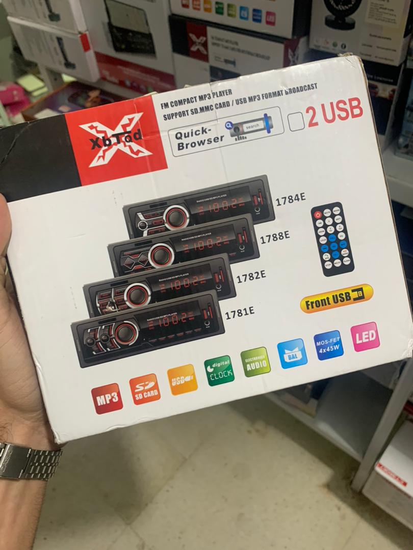 Poste Radio Bluetooth MultiMedia Avec Sortie USB/MicroSD/Aux