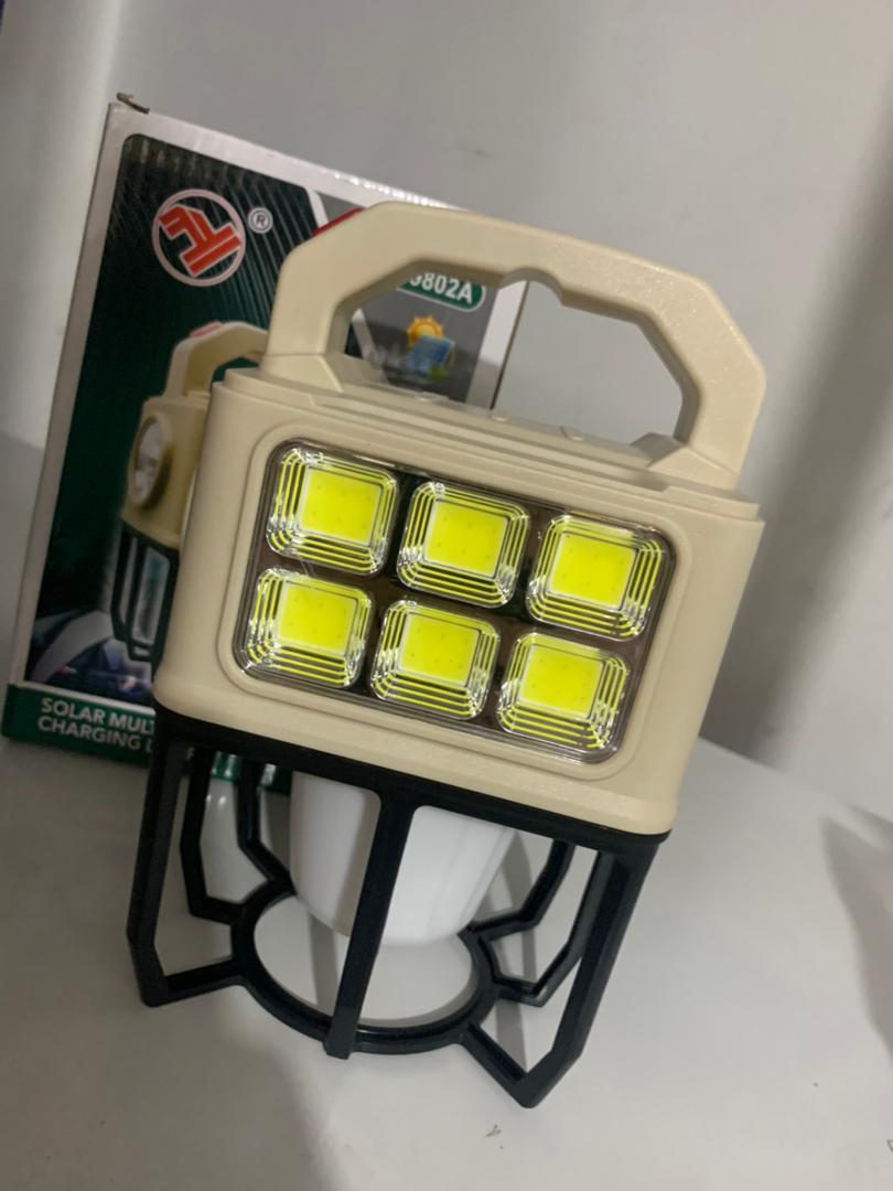 Lampe de camping à énergie solaire à 3 modes – مصباح يدوي للتخييم ب 3 أوضاع يعمل بالطاقة الشمسية
