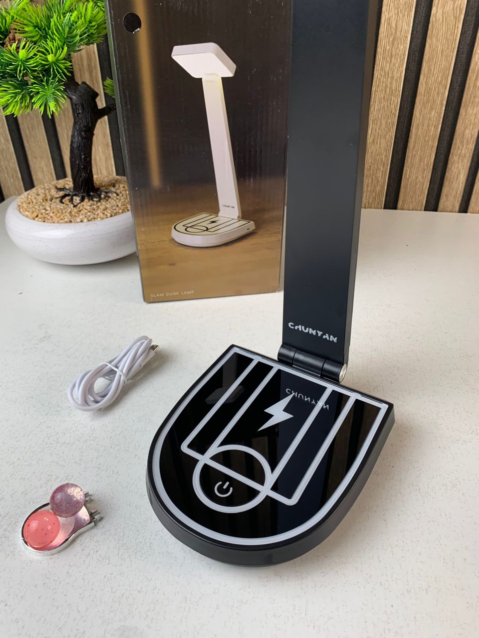 Lampe de bureau et chargeur de téléphone portable sans fil 15 W – مصباح مكتب وشاحن لاسلكي