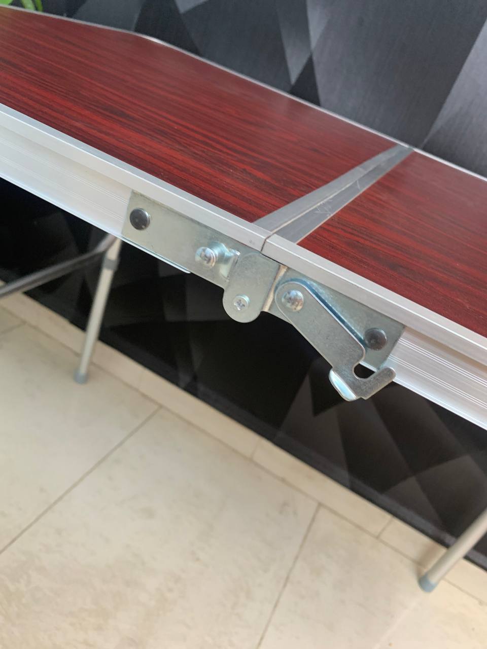 Table de Camping en Aluminium à Hauteur Réglable - طاولة تخييم ألمنيوم قابلة لتعديل الارتفاع