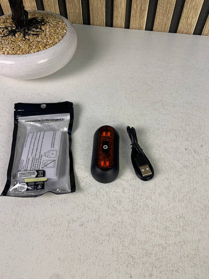 Feu arrière LED intelligent pour casque - مصباح تحذيري خلفي للخوذة للدراجات النارية