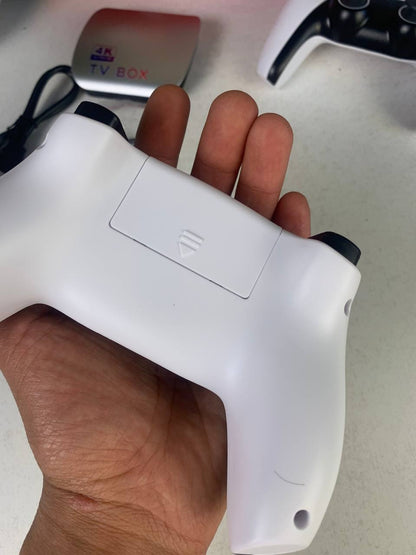 TV Box & Game Console M77 Ultra HD avec Deux Manettes et Télécommande - جهاز الترفيه والألعاب المتكامل