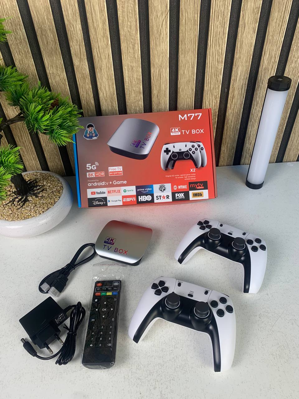 TV Box & Game Console M77 Ultra HD avec Deux Manettes et Télécommande - جهاز الترفيه والألعاب المتكامل