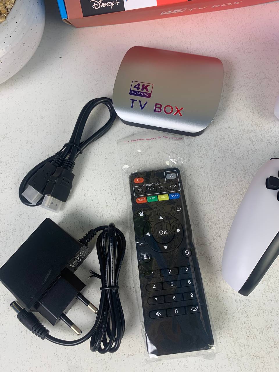 TV Box & Game Console M77 Ultra HD avec Deux Manettes et Télécommande - جهاز الترفيه والألعاب المتكامل