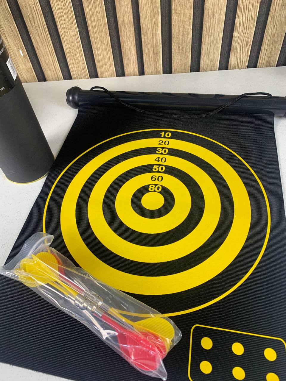 Jeu de fléchettes magnétique avec cible enroulable et suspendue avec 6 fléchettes incluses - لعبة رمي السهام