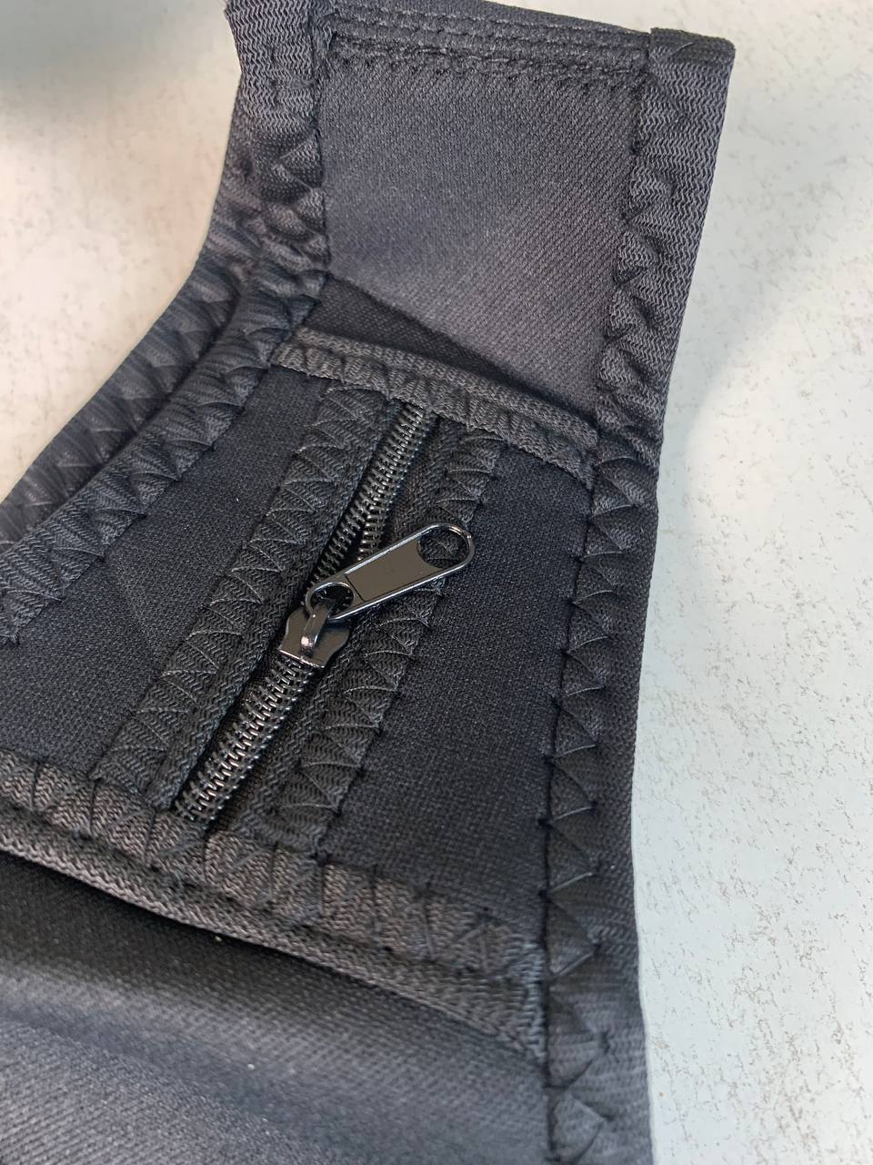 Gilet Support de téléphone pour sports unisex - سترة رياضية لحمل الهاتف للجنسين