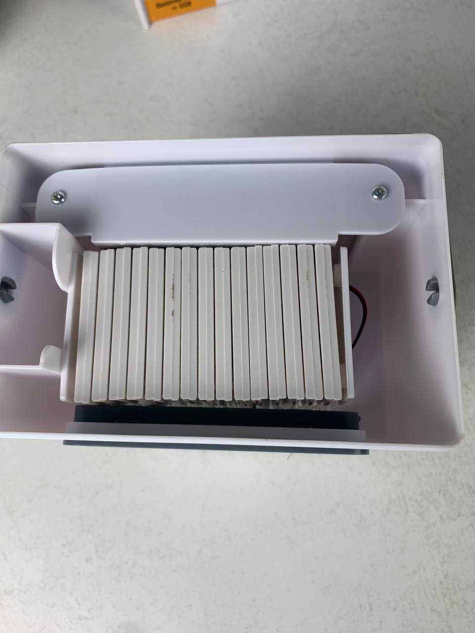 Refroidisseur d'Air Évaporatif Portable USB/AC Blu Breeze - مبرد هواء محمول مع نظام طاقة مزدوج