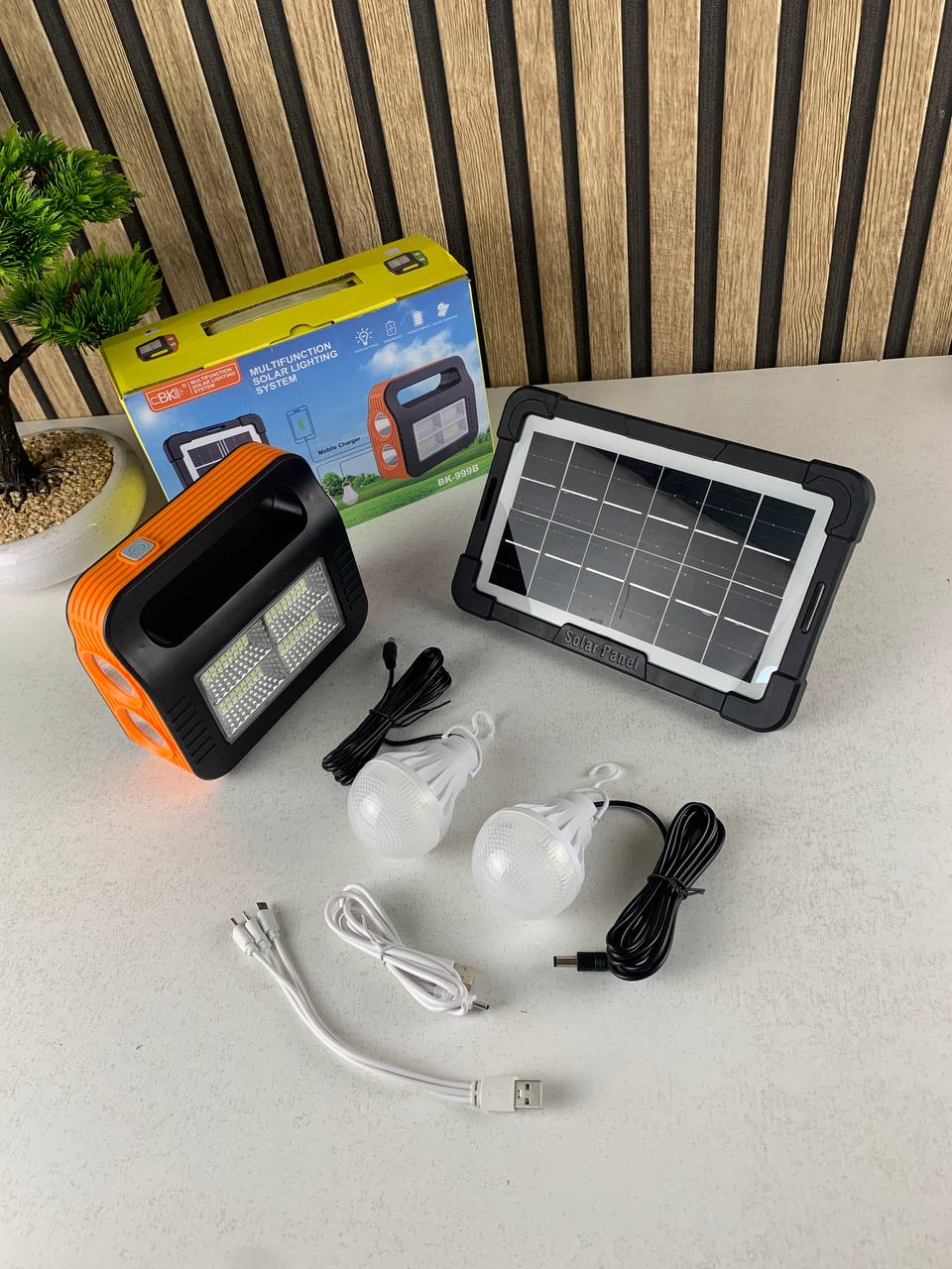 Kit Panneau Solaire portable avec Torche LED Rechargeable et 2 Lampes – طقم مصباح يعمل بالطاقة الشمسية