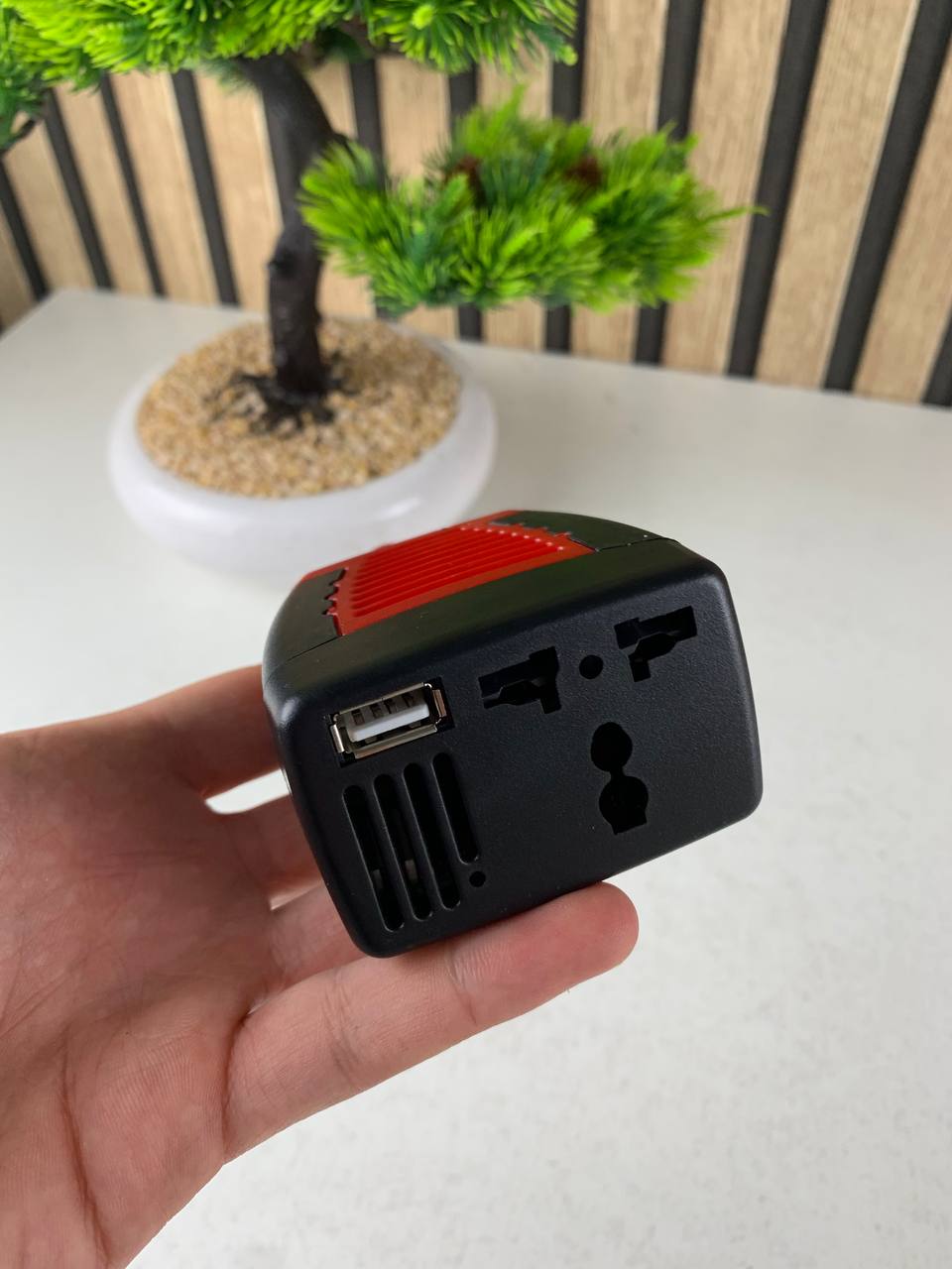 Convertisseur de tension automatique pour voitures 100W DC 12V à AC 220V – محول تيار الكهربائي