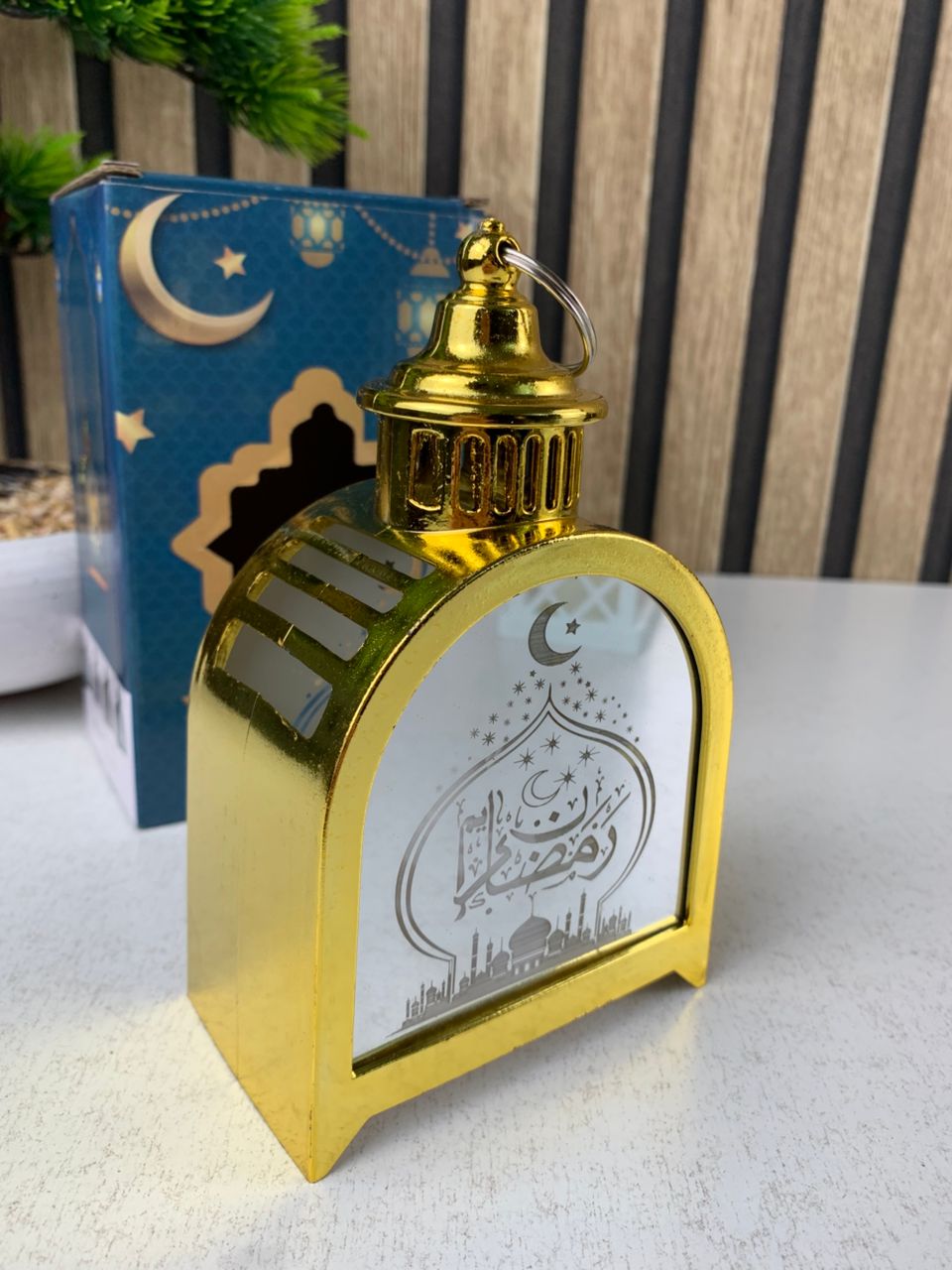 Lanterne de Ramadan Dorée LED Design Traditionnel avec Silhouette – فانوس مضيء لشهر رمضان