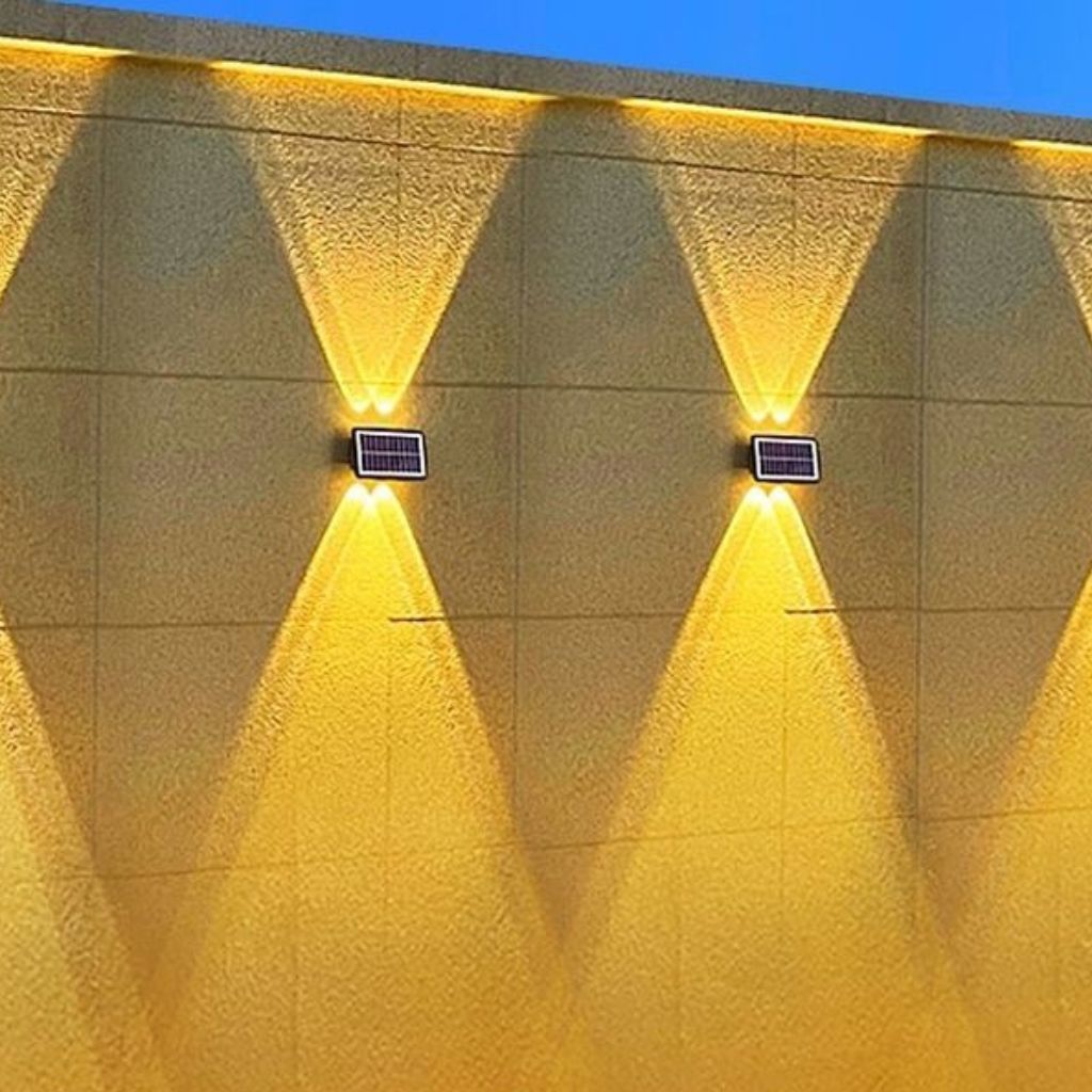 Projecteur Solaire Étanche IP65 pour Jardin et Terrasse - ضوء جداري خارجي يعمل بالطاقة الشمسية مقاوم للماء