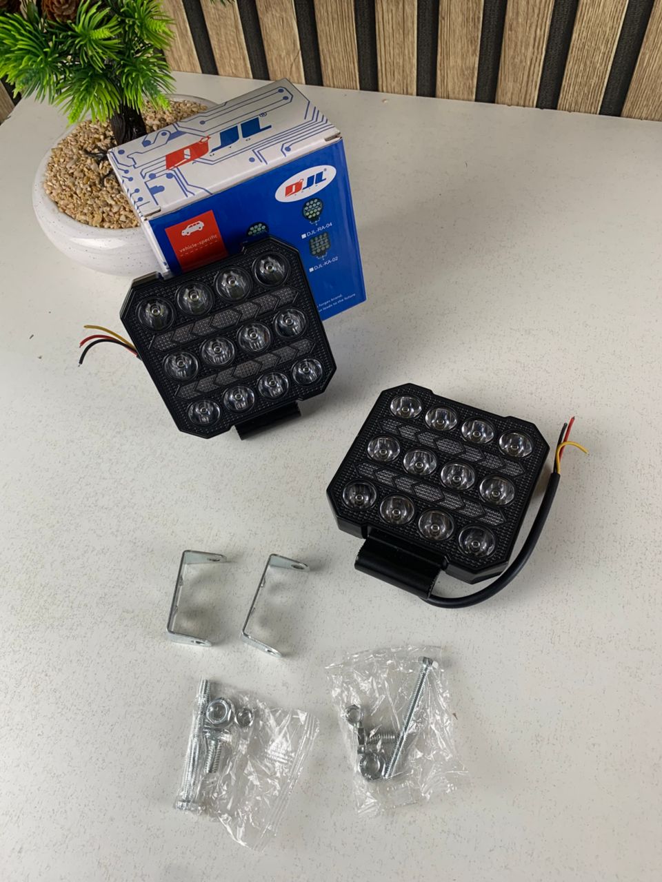 Phare LED Anti-brouillard 2PCS avec 5 Modes d’éclairage 12V-24V IP68 étanche – مصباح عالي السطوع للسيارات والدراجات النارية