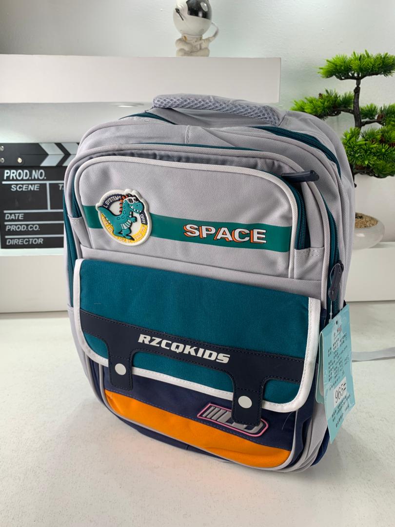 Sac à Dos Enfant Space Design Ludique Multi-Poches Gris – حقيبة مدرسية للأطفال لون رمادي
