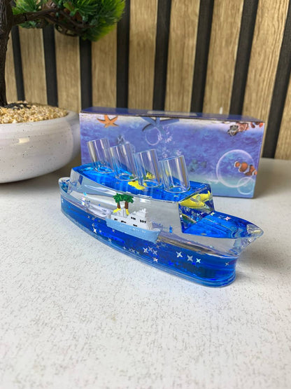 Décoration en forme de bateau de croisière insubmersible - زينة على شكل سفينة سياحية لا تغرق