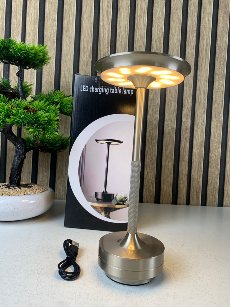 Lampe de table rechargeable sans fil finition de haute qualité LED 3 couleurs – مصباح ديكور بعدة درجات ضوئية