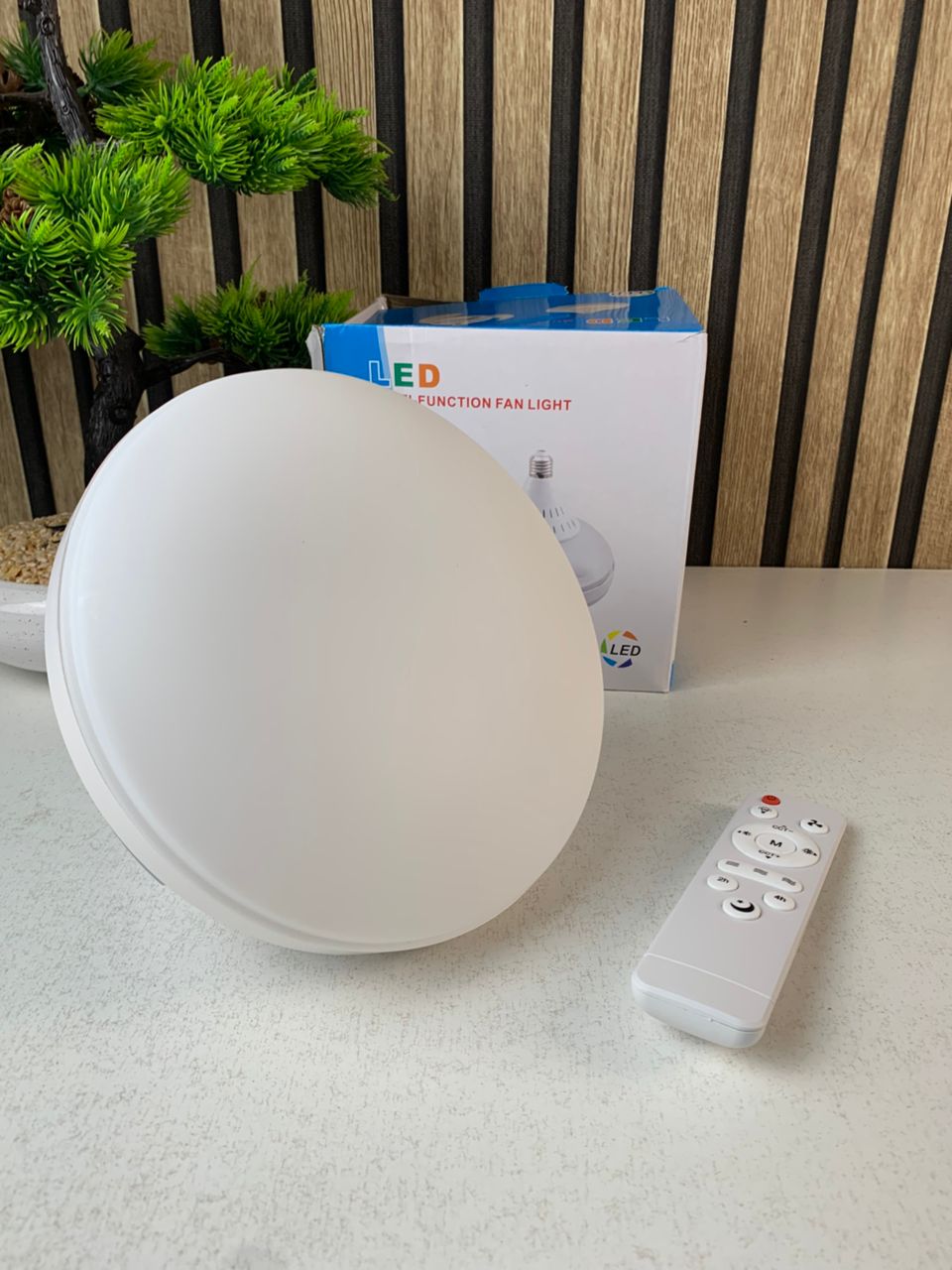 Ventilateur de plafond rétractable avec lumière réglable et télécommande
