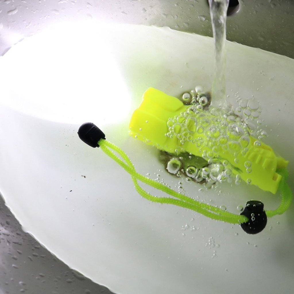 Lampe Torche Sous-Marine Étanche jusqu’à 25 mètres – مصباح تحت السباحة تحت الماء