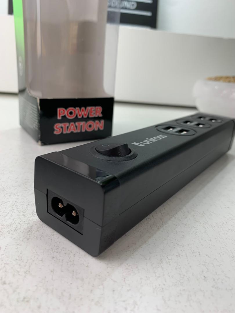 Uniross Station de charge Multi-appareils 6 ports USB A – مقبس طاقة متعدد المنافذ