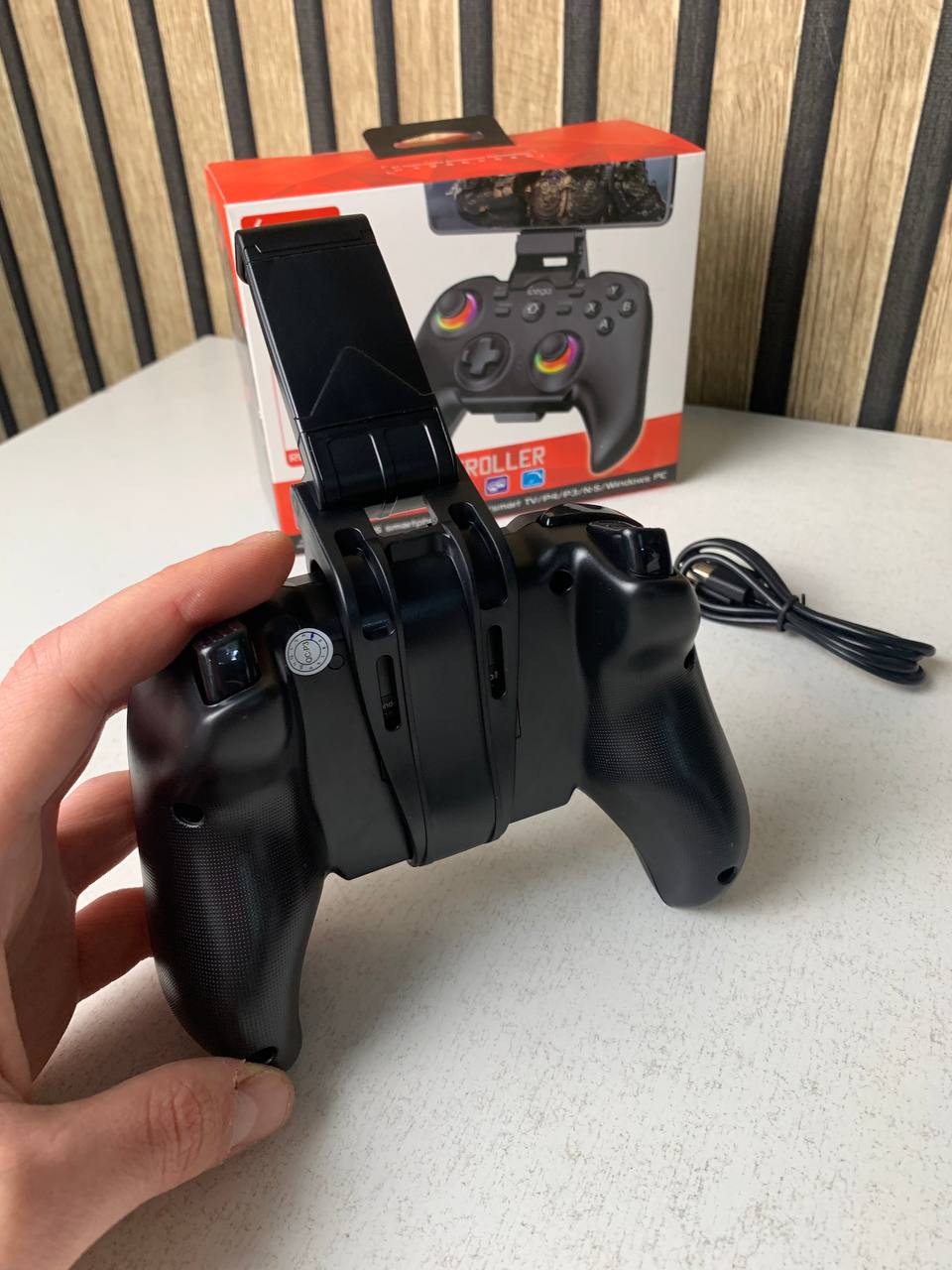 Manette de jeu sans fil IPEGA PG-9115 avec poignets lumineux RGB - يد تحكم لاسلكية