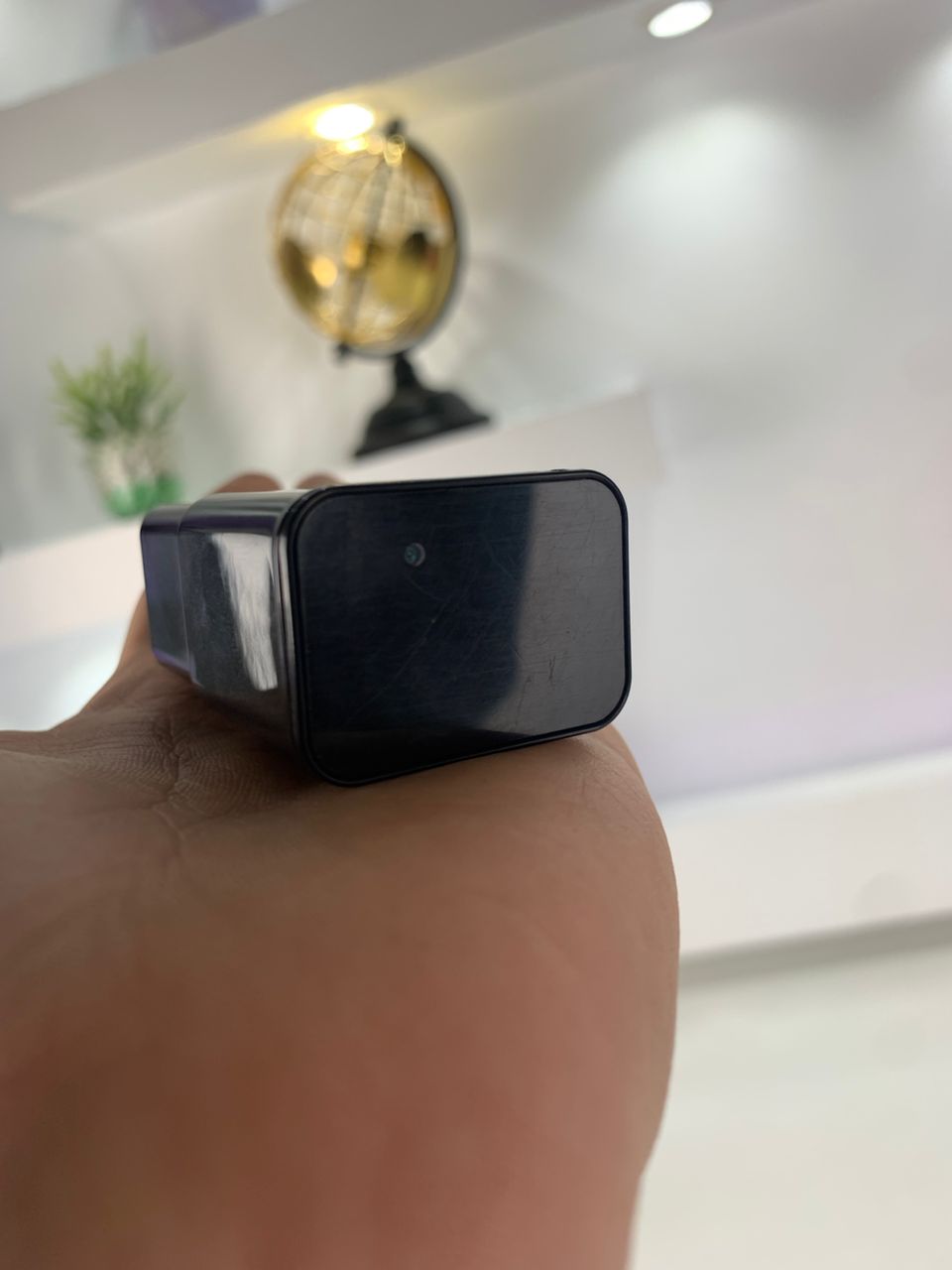 Caméra Chargeur WiFi Camouflée – كاميرا خفية واي فاي على شكل شاحن