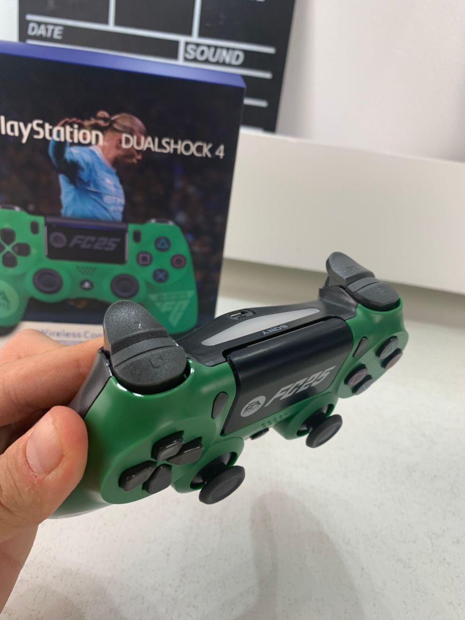 SONY DualShock Manette PS4 Sans Fil, Batterie Rechargeable (High Copy) – Edition FC25