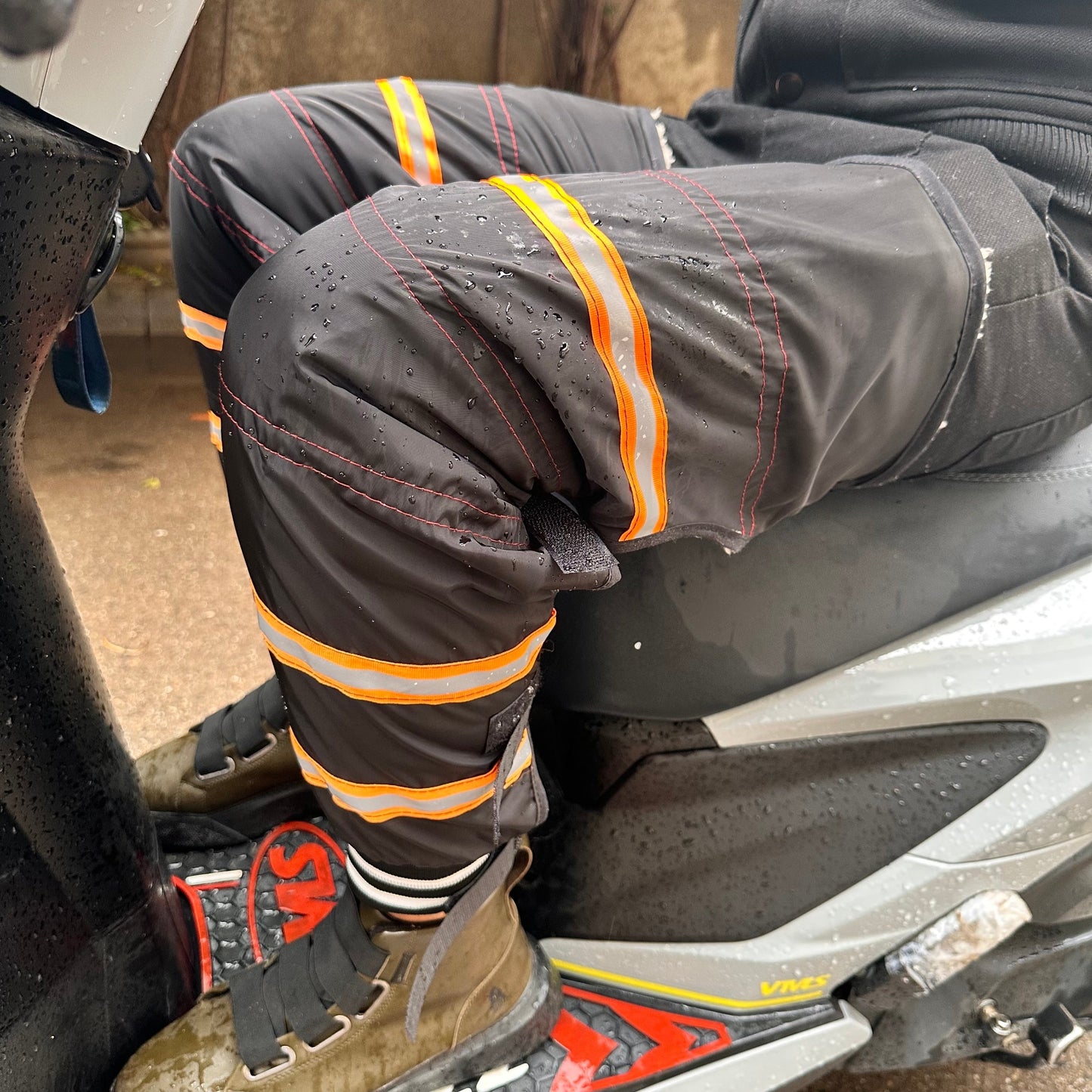 Jambières genou Imperméable Protection de Moto – طماق الركبة لسائقي دراجات النارية المقاومة للماء والرياح