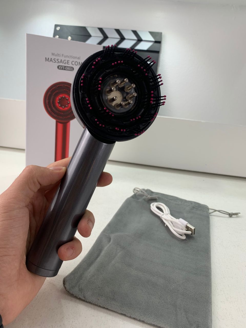Brosse de massage électrique et applicateur d’huile pour cuir chevelu – فرشاة العناية بفروة الرأس
