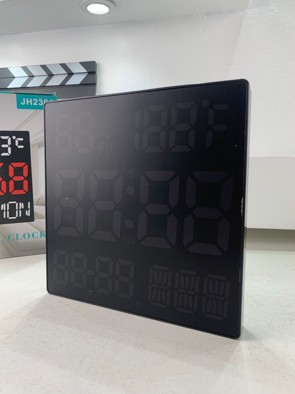 Horloge murale numérique forme carrée grand écran JH2301 – ساعة حائط رقمية
