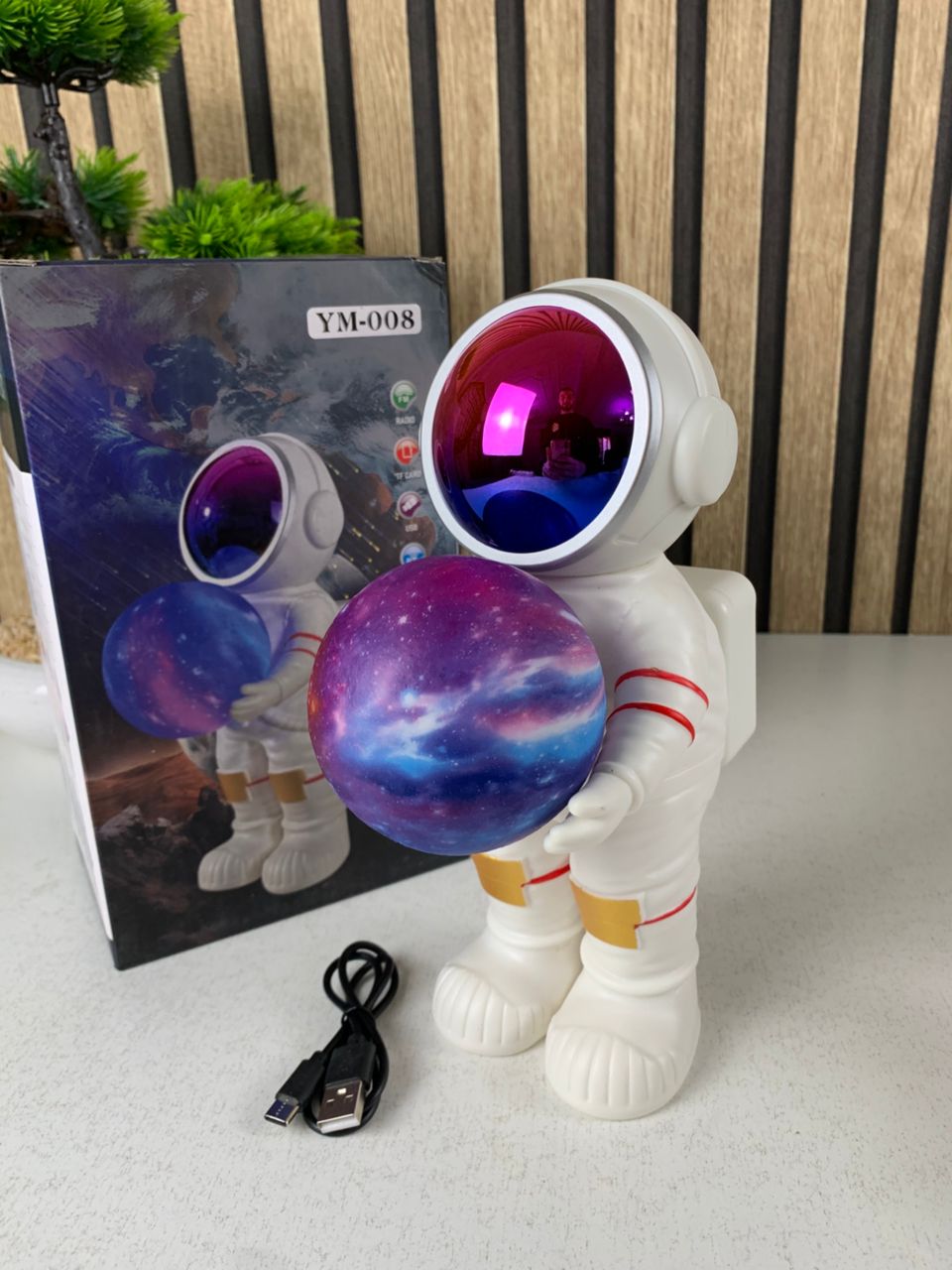 Haut parleur et lampe astronaute idéale pour la décoration de chambre YM-008 – مصباح ومكبر صوت بلوتوث