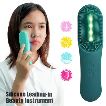 Appareil de Soin du Visage en Silicone nettoie les pores et les points noirs – فرشاة تنظيف الوجه بخاصية الإهتزاز