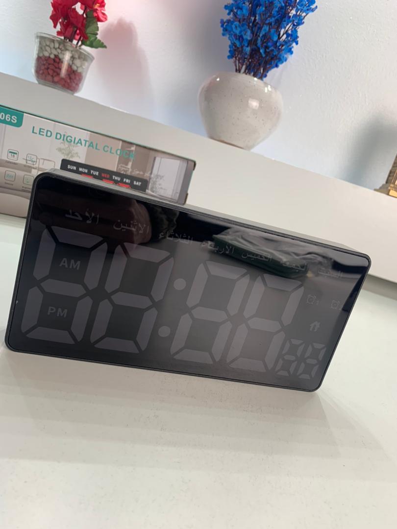 Horloge Murale Arabic Numérique LED avec Jour et Date – ساعة رقمية بالعربية مع اليوم والتاريخ