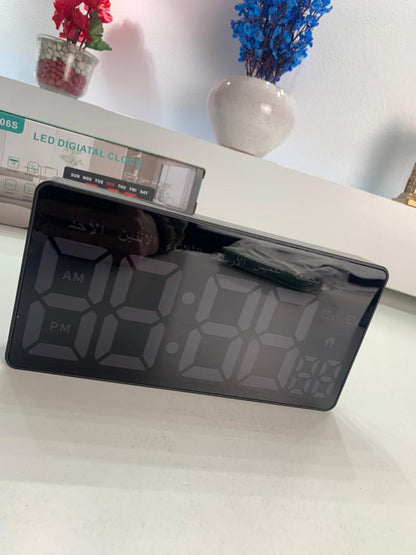 Horloge Murale Arabic Numérique LED avec Jour et Date – ساعة رقمية بالعربية مع اليوم والتاريخ