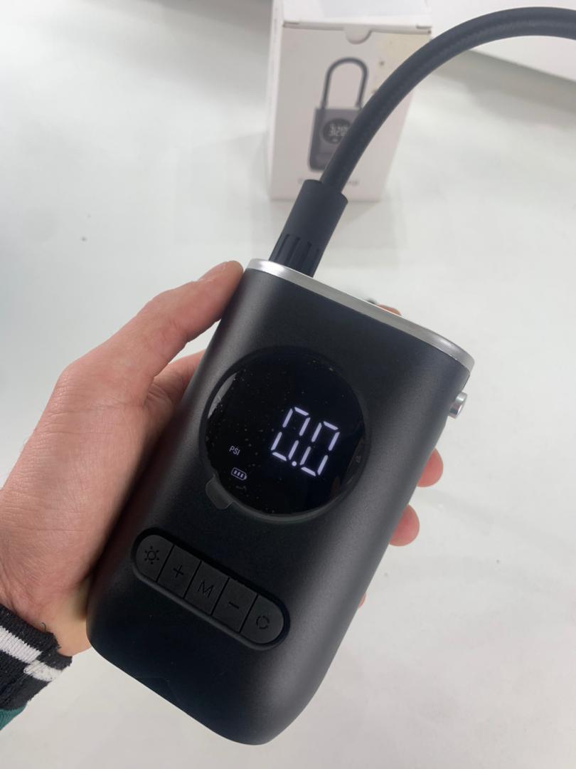 Compresseur d'Air Portable 150 PSI avec Lampe LED – منفاخ هواء محمول مع إضاءة