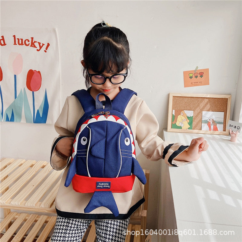 Sac à dos Enfants Design Requin Mignon Bleu Nuit – حقيبة أطفال برسوم القرش أزرق ليلي