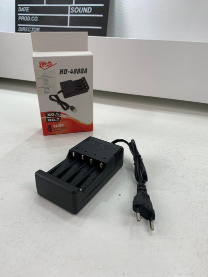 Chargeur de batterie pour piles AAA/AAA 1.2 V – شاحن بطاريات