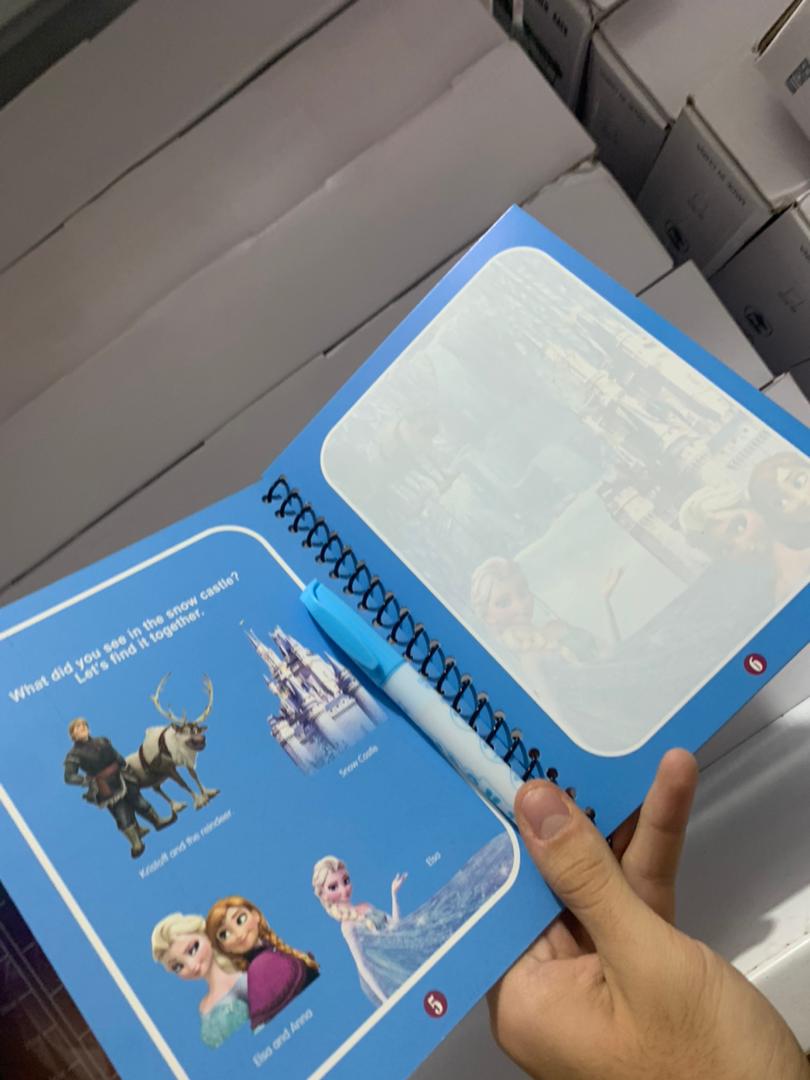 Magic Book réutilisable avec des dessins animés pour enfants et un stylo à eau