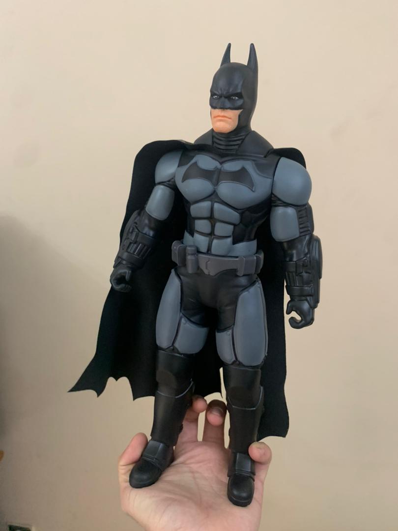 Figurine Géante Batman 30 cm en PVC Le Chevalier Noir à Collectionner
